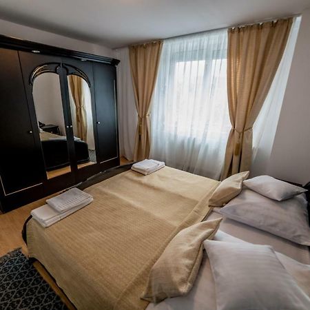 Апартаменты Apartament Sorina Maria Дева Экстерьер фото