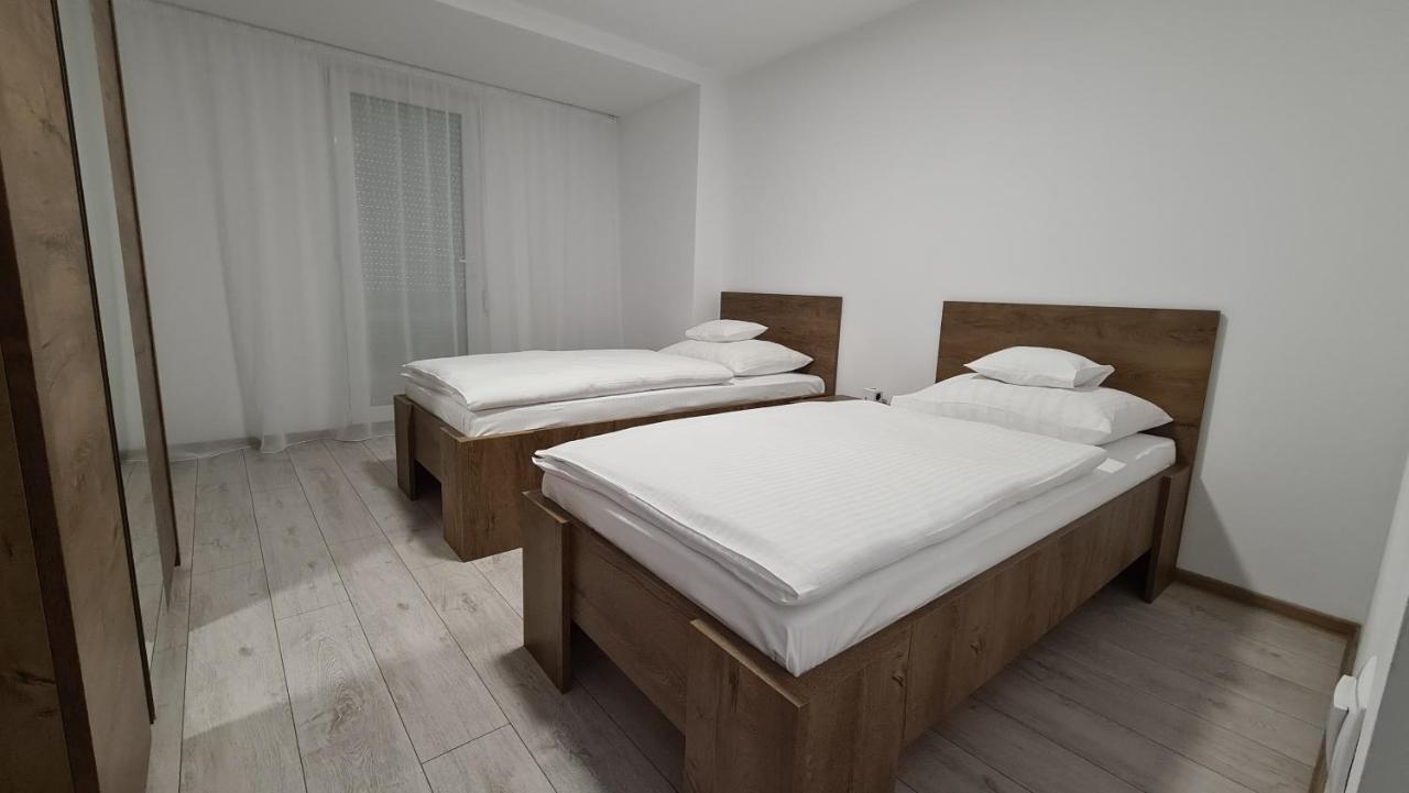 Апартаменты Apartament Sorina Maria Дева Экстерьер фото