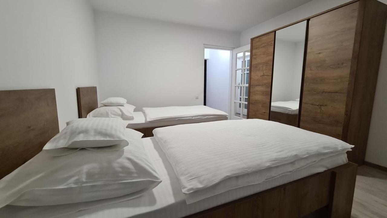Апартаменты Apartament Sorina Maria Дева Экстерьер фото