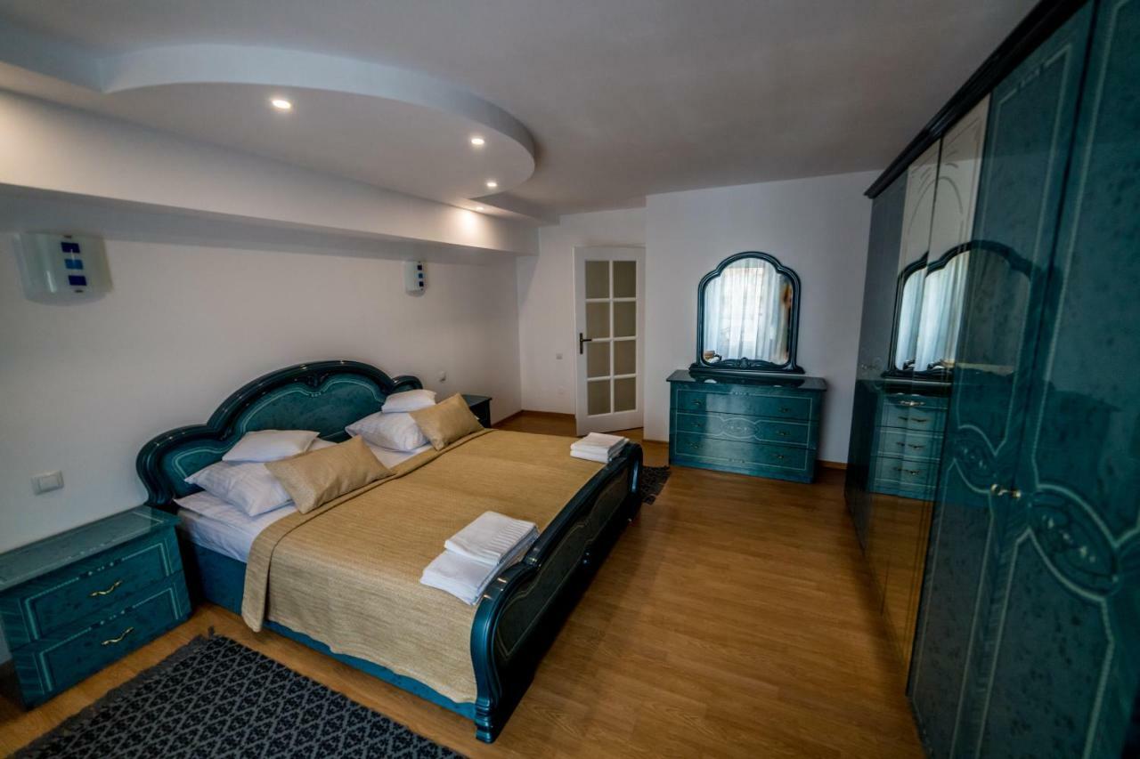 Апартаменты Apartament Sorina Maria Дева Экстерьер фото