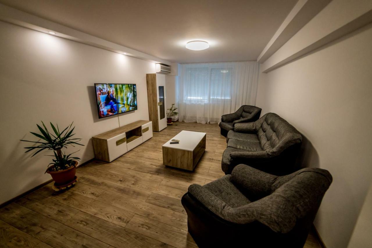 Апартаменты Apartament Sorina Maria Дева Экстерьер фото