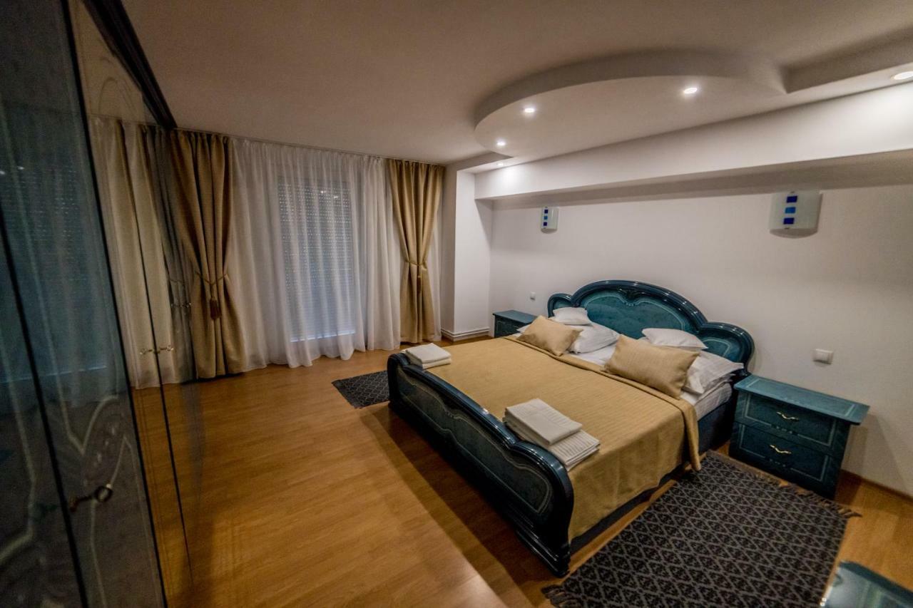 Апартаменты Apartament Sorina Maria Дева Экстерьер фото