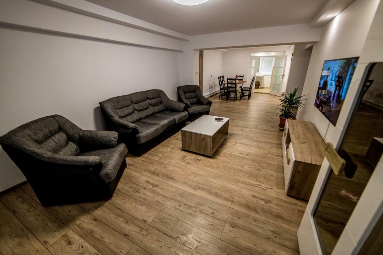 Апартаменты Apartament Sorina Maria Дева Экстерьер фото
