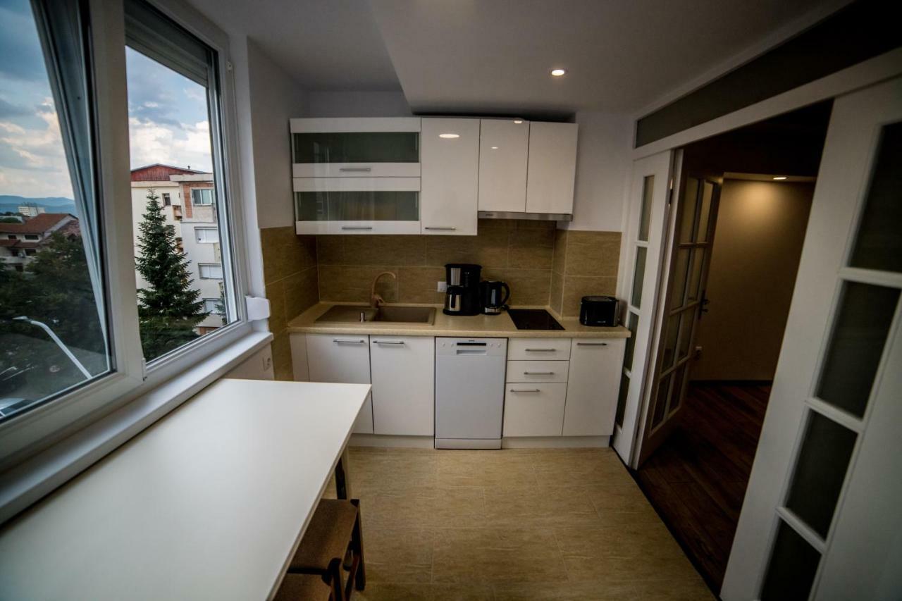 Апартаменты Apartament Sorina Maria Дева Экстерьер фото