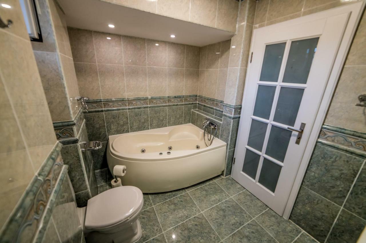 Апартаменты Apartament Sorina Maria Дева Экстерьер фото