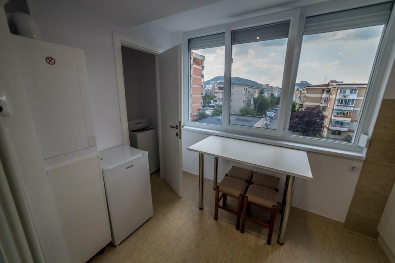 Апартаменты Apartament Sorina Maria Дева Экстерьер фото