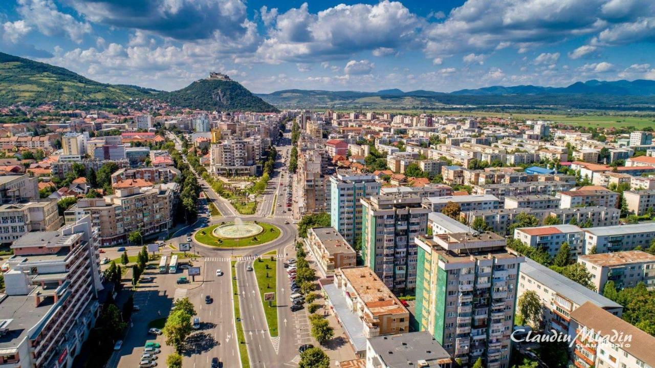 Апартаменты Apartament Sorina Maria Дева Экстерьер фото