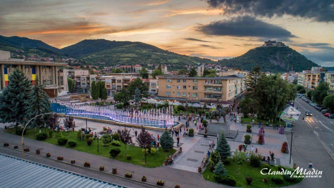 Апартаменты Apartament Sorina Maria Дева Экстерьер фото