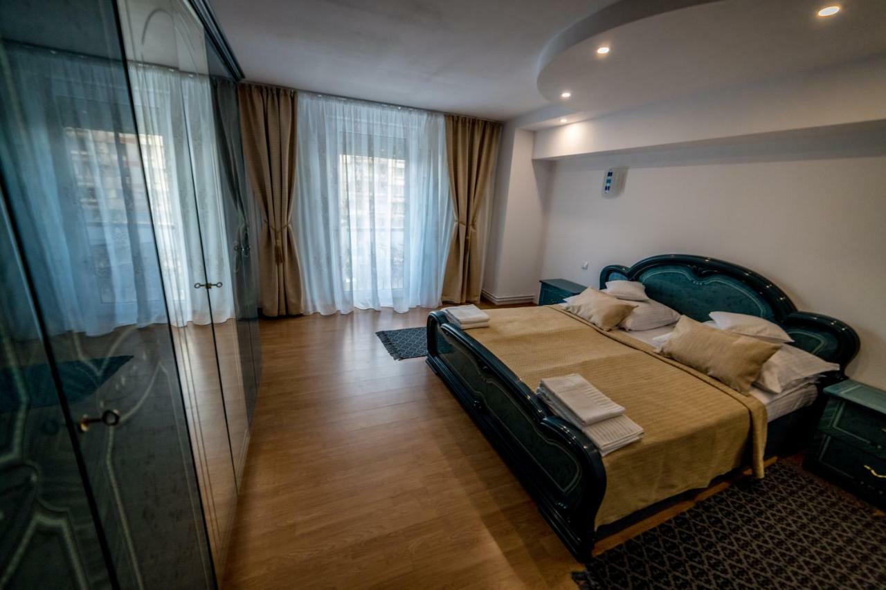 Апартаменты Apartament Sorina Maria Дева Экстерьер фото