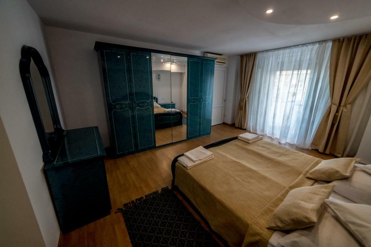 Апартаменты Apartament Sorina Maria Дева Экстерьер фото