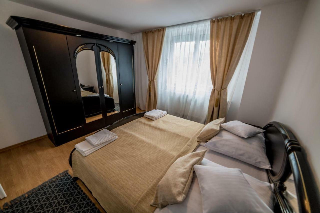 Апартаменты Apartament Sorina Maria Дева Экстерьер фото